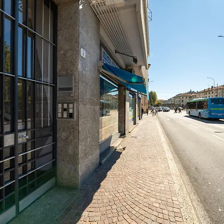 Spring By Wonderful Italy 아파트 *